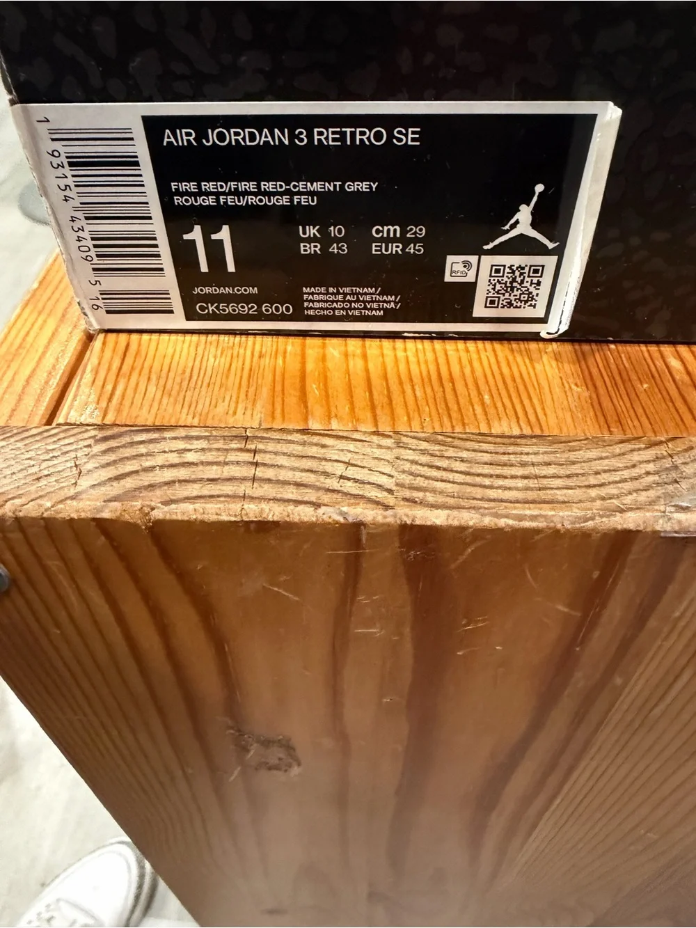 Jordan retro se